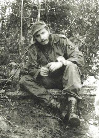 Fidel e suas botas de eterno guerrilheiro.